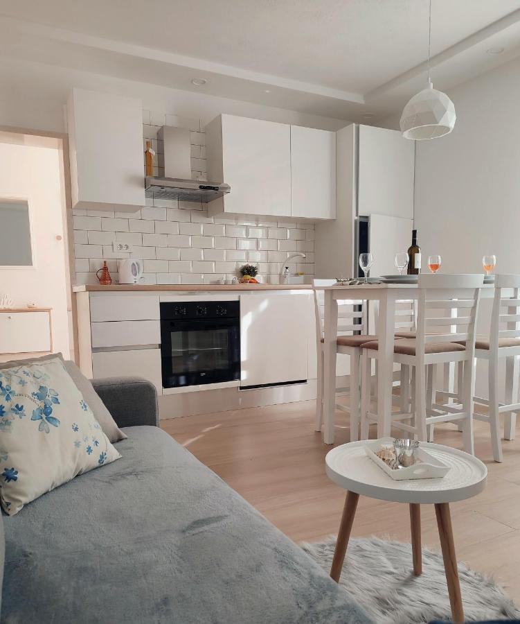 Apartment Making Memories Pucisca Exterior photo
